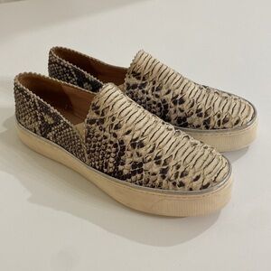Stuart Weitzman Slip on women’s size 7 snakeskin pattern